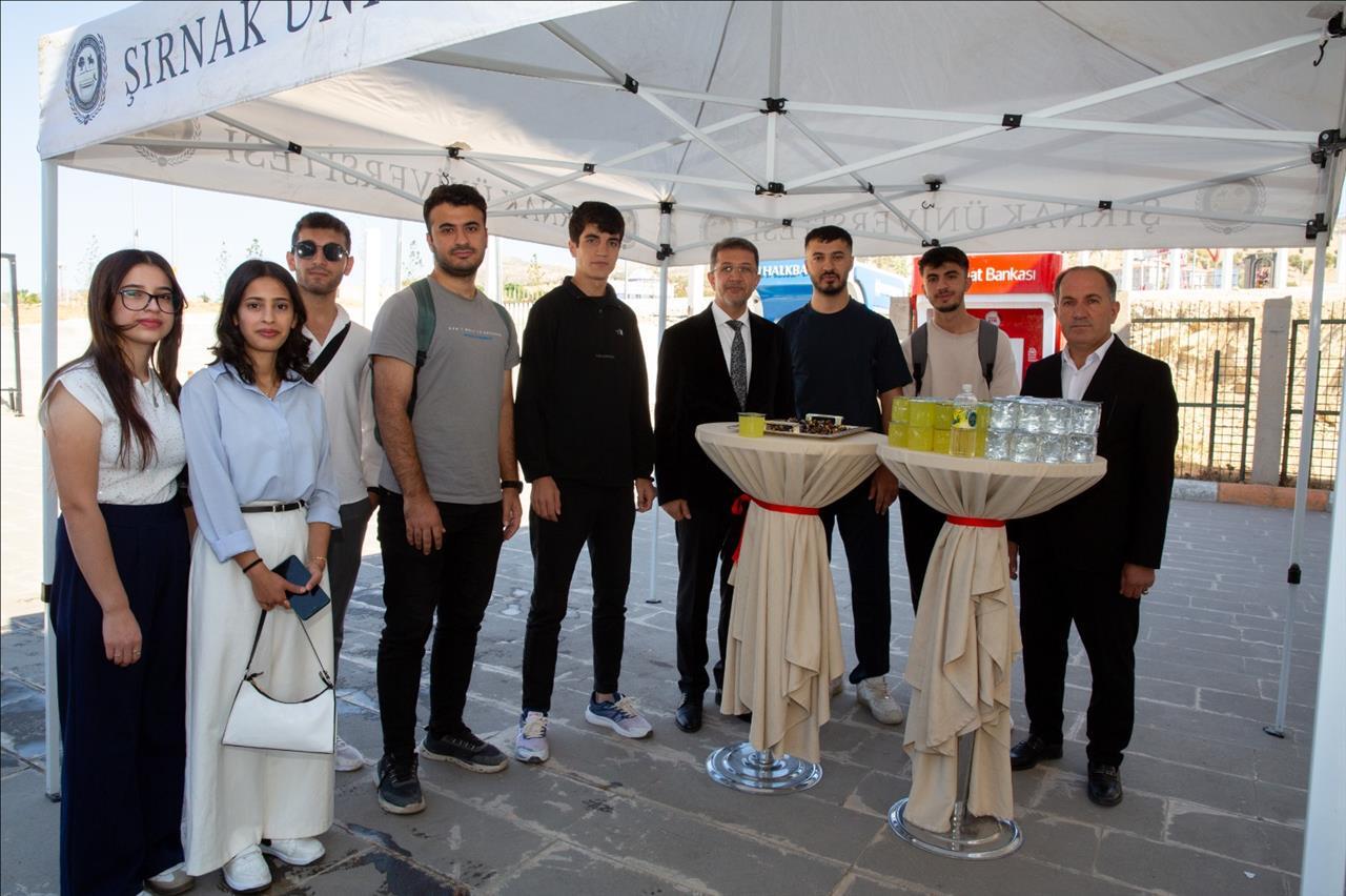 rektorumuz-prof-dr-alkis-universitemizi-kazanan-ogrencileri-karsiladi