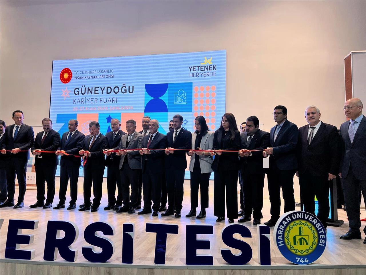 universitemiz-yetenek-her-yerde-guneydogu-kariyer-fuari-na-katildi