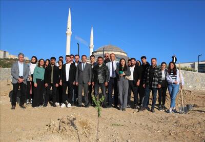 Üniversitemizde Bin 400 fidan Toprakla Buluştu