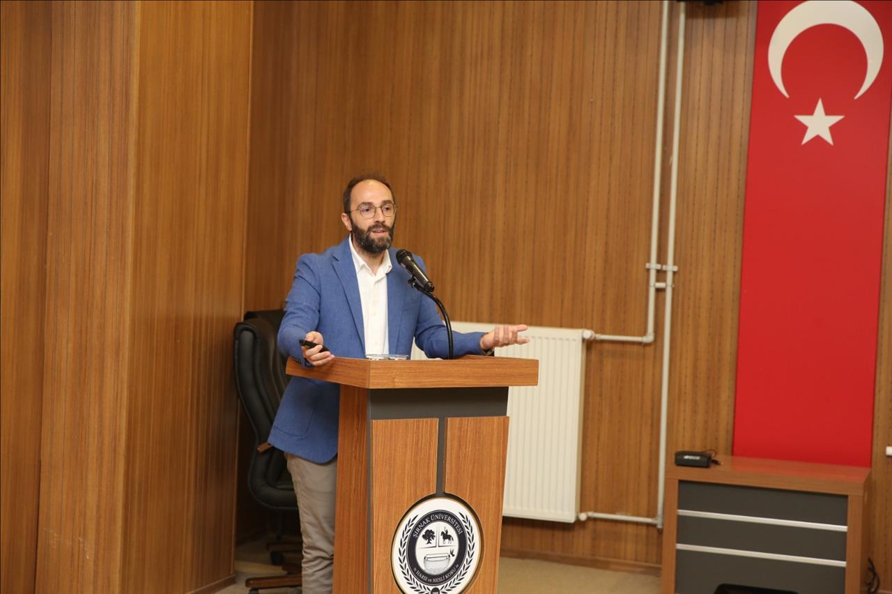 universitemizde-ne-izliyoruz-konulu-seminer-duzenlendi