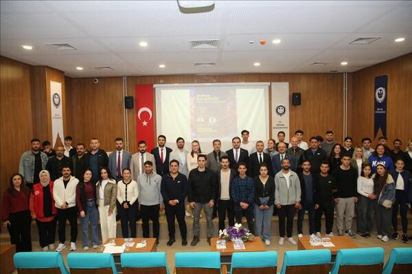 universitemizde-sporun-gelecegi-dijital-cagda-genclik-ve-espor-semineri-gerceklestirildi